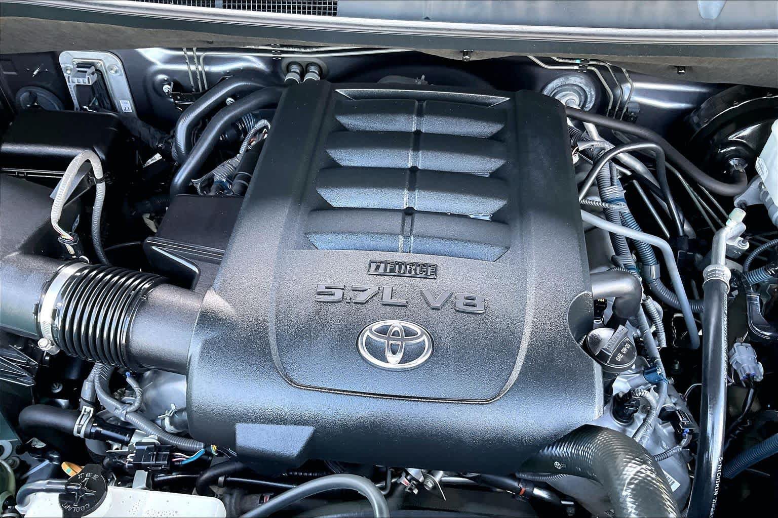 Used 2017 Toyota Tundra SR5 w/ TRD Off Road Package AWD/4WD image 31