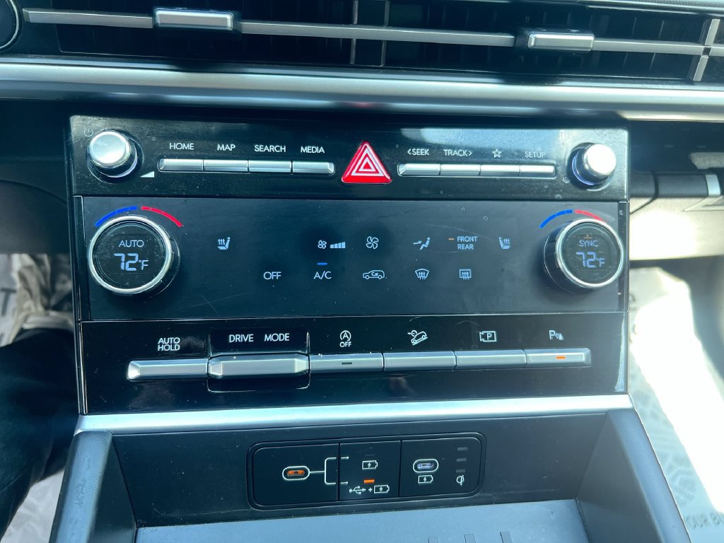 Used 2024 Hyundai Santa Fe SEL FWD image 16