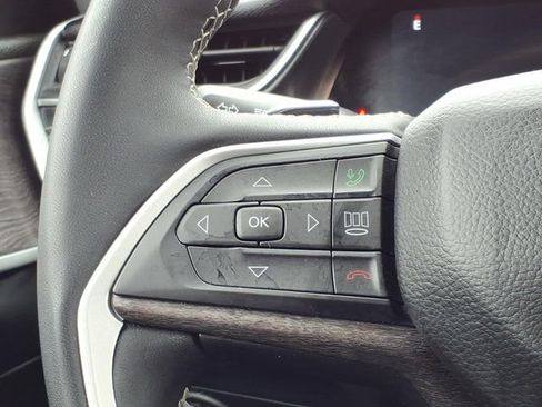 Certified 2023 Jeep Grand Cherokee Limited w/ Black Appearance Package image 21