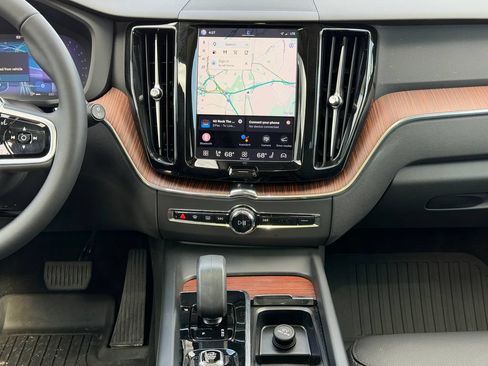 Certified 2023 Volvo XC60 B5 Plus w/ Climate Package AWD/4WD image 24