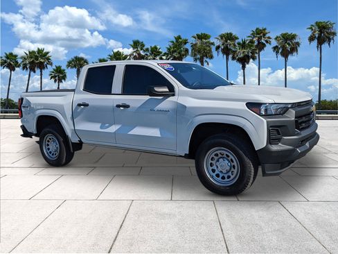 Used 2025 Chevrolet Colorado W/T image 2