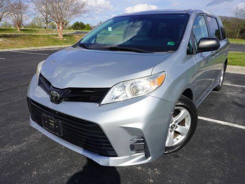 Used 2020 Toyota Sienna L image 5