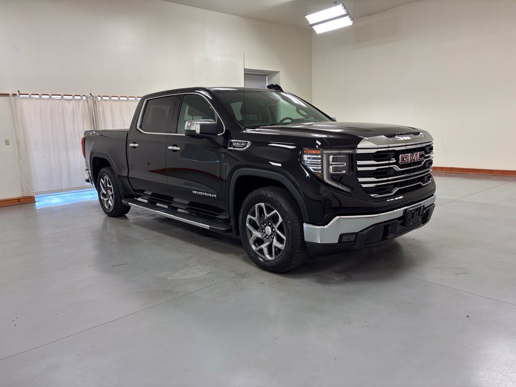 Used 2023 GMC Sierra 1500 SLT w/ SLT Premium Package AWD/4WD image 2