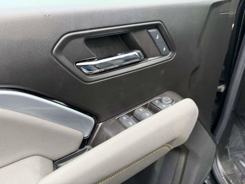 Certified 2024 Chevrolet Colorado ZR2 w/ Safety Package AWD/4WD image 17