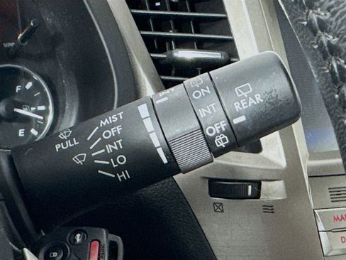 Used 2011 Subaru Outback 2.5i Limited image 13