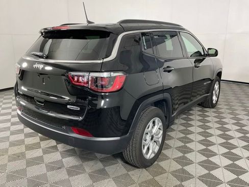 Used 2026 Jeep Compass Latitude AWD/4WD image 8