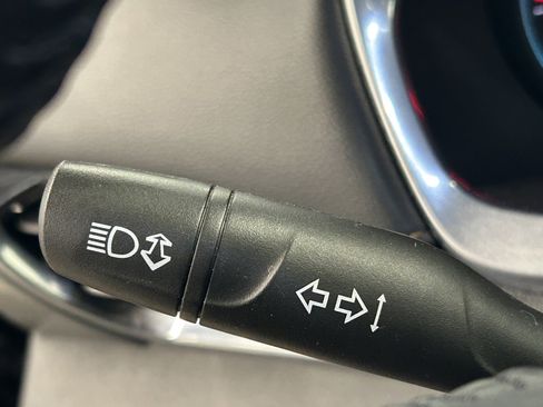 Used 2020 Chevrolet Traverse LT image 25