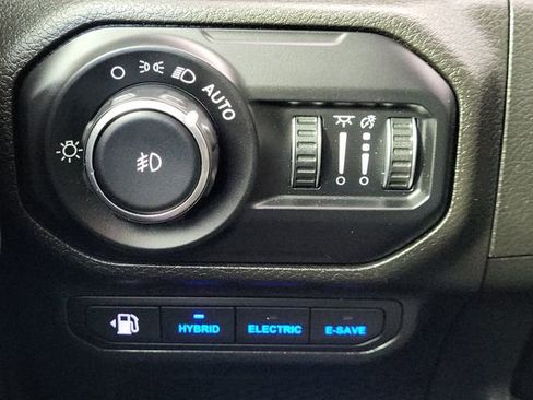 Used 2022 Jeep Wrangler Unlimited Sahara w/ Cold Weather Group AWD/4WD image 30