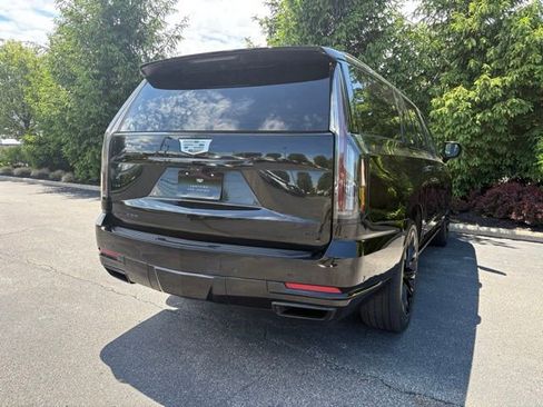 Used 2025 Cadillac Escalade ESV Sport Platinum w/ LPO, ONYX Package AWD/4WD image 5