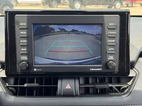 Used 2022 Toyota RAV4 LE AWD/4WD image 18