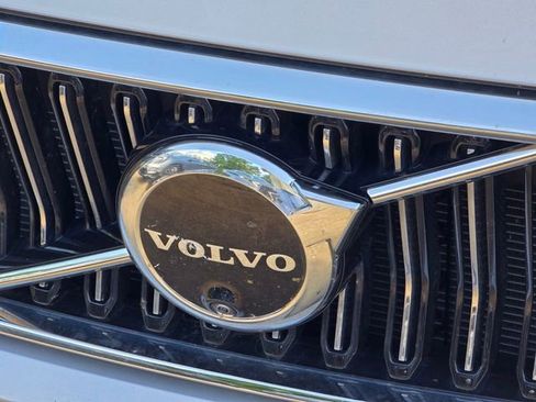 Used 2025 Volvo XC40 B5 Plus AWD/4WD image 2