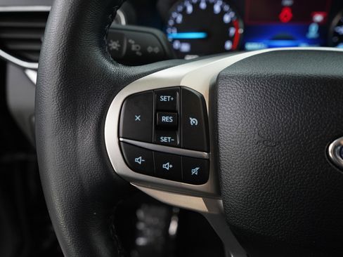 Used 2022 Ford Explorer XLT w/ Equipment Group 202A image 19