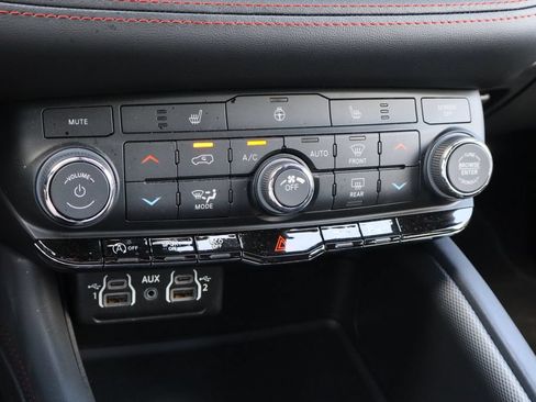 Used 2025 Dodge Durango GT AWD/4WD image 16