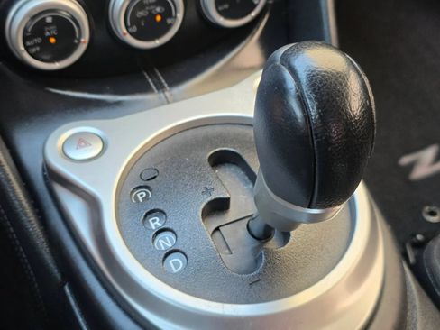 Used 2015 Nissan 370Z Coupe RWD image 21
