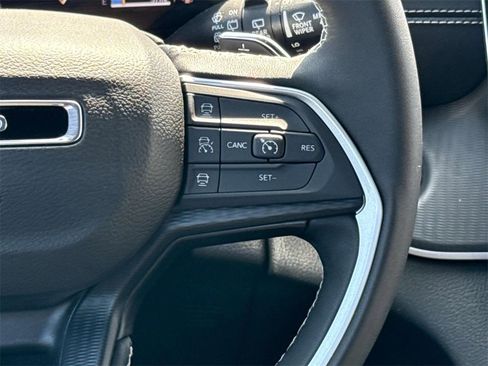 New 2024 Jeep Grand Cherokee Altitude image 10