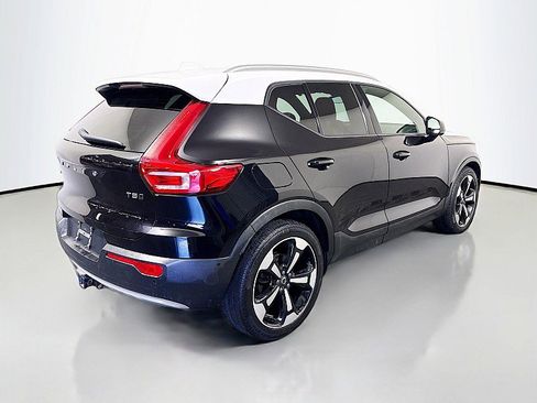 Used 2019 Volvo XC40 T5 Momentum image 7