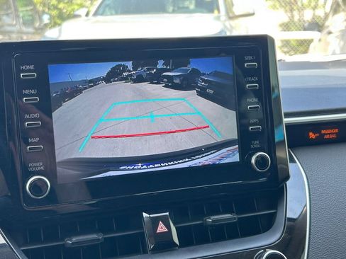 Used 2020 Toyota Corolla LE FWD image 25