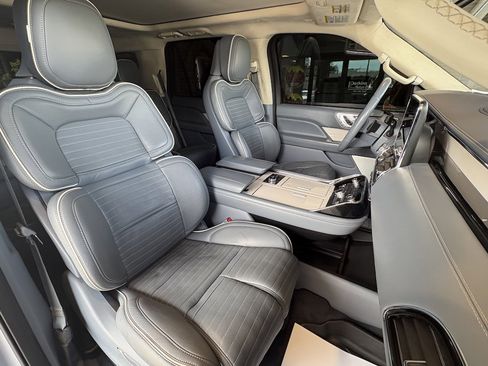 Used 2019 Lincoln Navigator Black Label w/ Cargo Package AWD/4WD image 29
