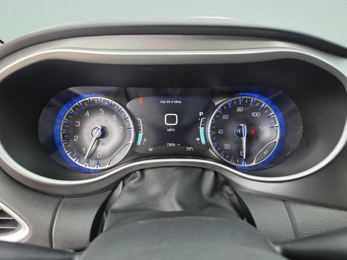 Used 2024 Chrysler Pacifica Touring-L FWD image 36