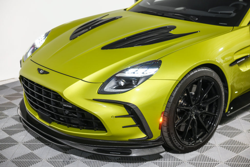 Used 2025 Aston Martin V8 Vantage Coupe RWD image 19