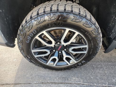 Used 2024 GMC Sierra 1500 AT4 w/ Technology Package image 7