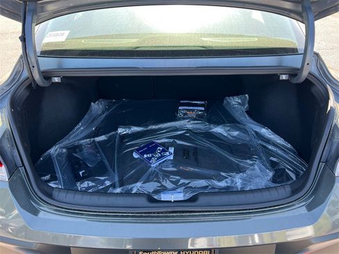 Certified 2025 Hyundai Elantra Limited image 18