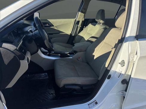 Used 2017 Honda Accord LX image 4