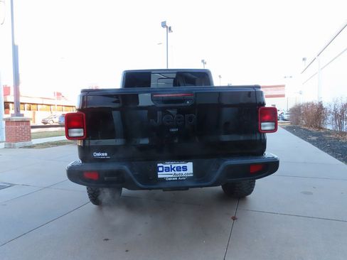 Used 2025 Jeep Gladiator Sport image 7