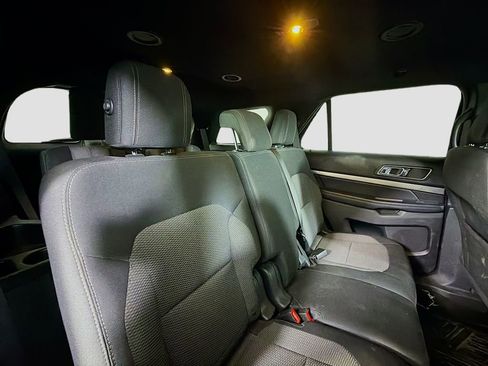 Used 2018 Ford Explorer XLT image 25