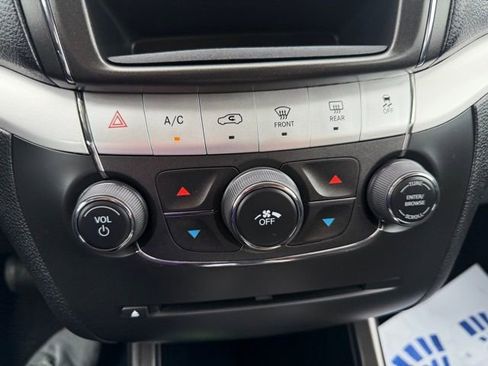 Used 2017 Dodge Journey SXT w/ Comfort/Convenience Group image 15