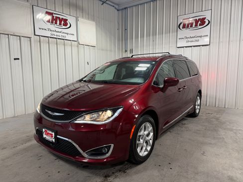 Used 2017 Chrysler Pacifica Touring-L Plus FWD image 14