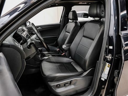Used 2019 Volkswagen Tiguan SEL R-Line w/ 3rd Row Seat Package image 38
