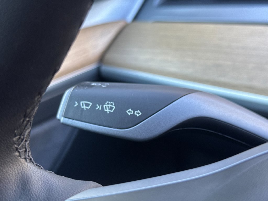 Used 2023 Tesla Model Y Long Range AWD/4WD image 31
