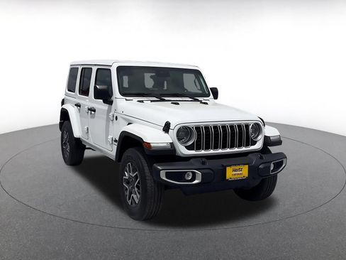 Used 2025 Jeep Wrangler Unlimited Sahara AWD/4WD image 3