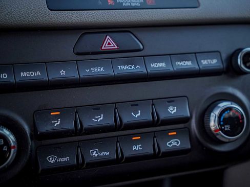 Used 2022 Kia Sportage LX image 21