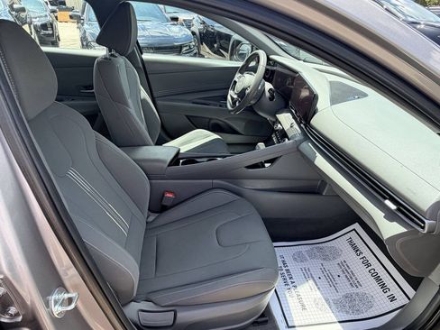 Used 2025 Hyundai Elantra SEL FWD image 20