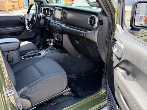 Used 2023 Jeep Gladiator Sport AWD/4WD image 25