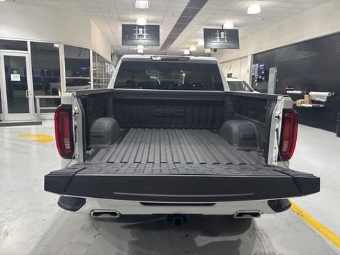 Used 2025 GMC Sierra 1500 AT4 image 38