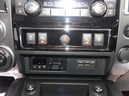 Used 2019 Nissan Titan Platinum Reserve AWD/4WD image 36