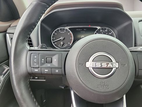 Used 2023 Nissan Rogue SV w/ SV Premium B Package FWD image 18