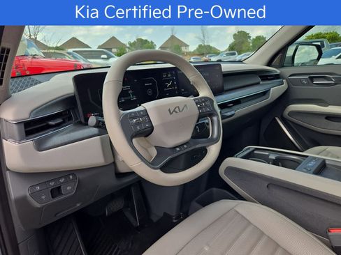 Used 2024 Kia EV9 Land AWD/4WD image 2