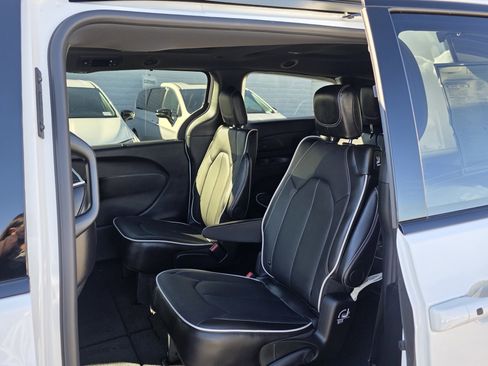New 2026 Chrysler Pacifica Limited w/ S Appearance Package image 13