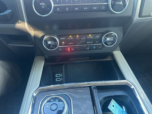 Used 2019 Ford Expedition Platinum image 22