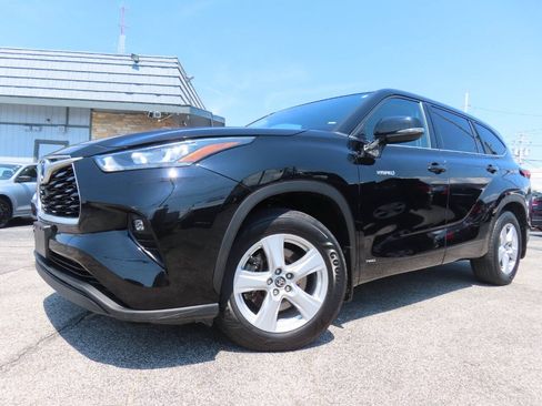 Used 2020 Toyota Highlander LE AWD/4WD image 1