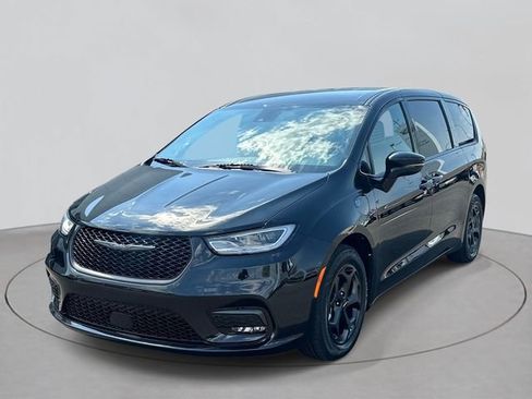 Used 2022 Chrysler Pacifica Touring-L w/ S Appearance Package FWD image 31