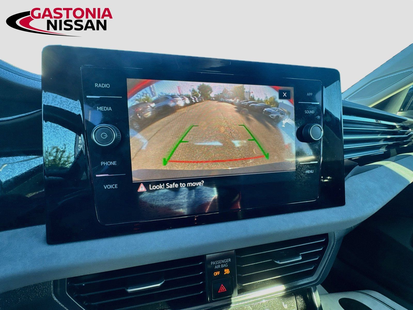 Used 2025 Volkswagen Jetta SE FWD image 18