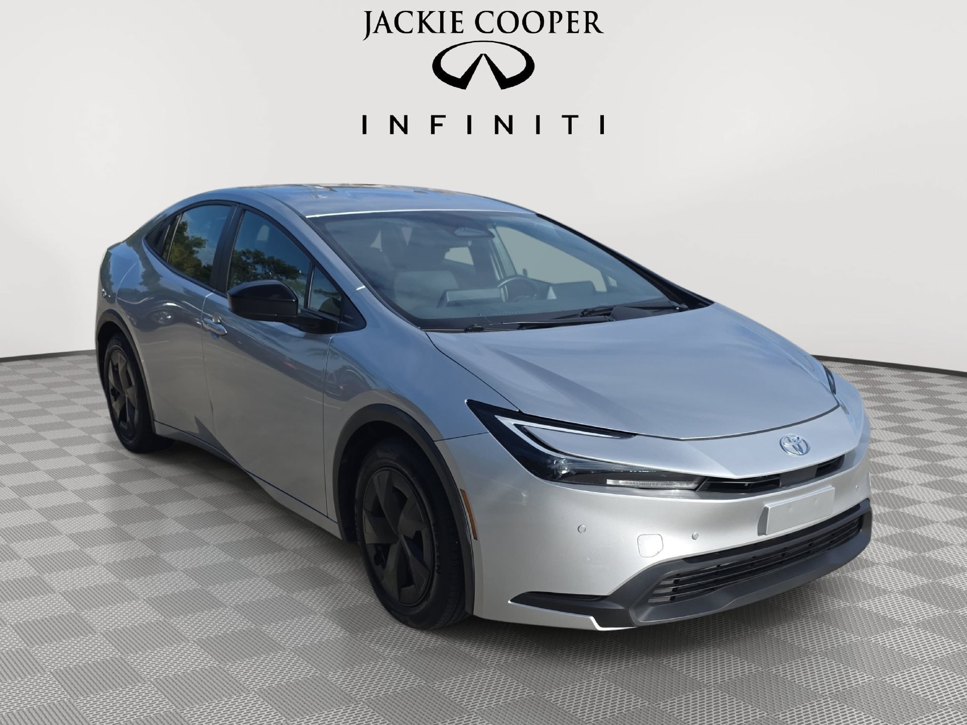 Used 2025 Toyota Prius LE FWD image 3