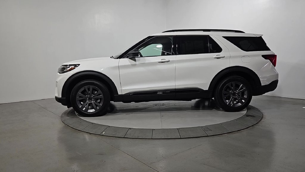 Used 2026 Ford Explorer Active w/ Active Comfort Package AWD/4WD image 2