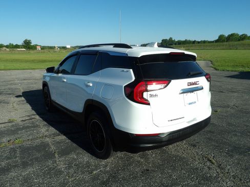 Used 2022 GMC Terrain SLE w/ Driver Convenience Package FWD image 8