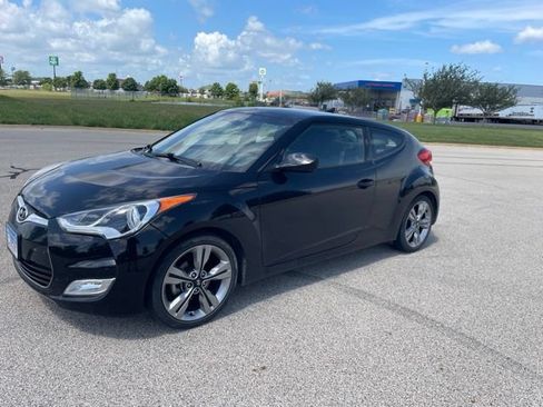 Used 2016 Hyundai Veloster w/ Option Group 03 FWD image 6